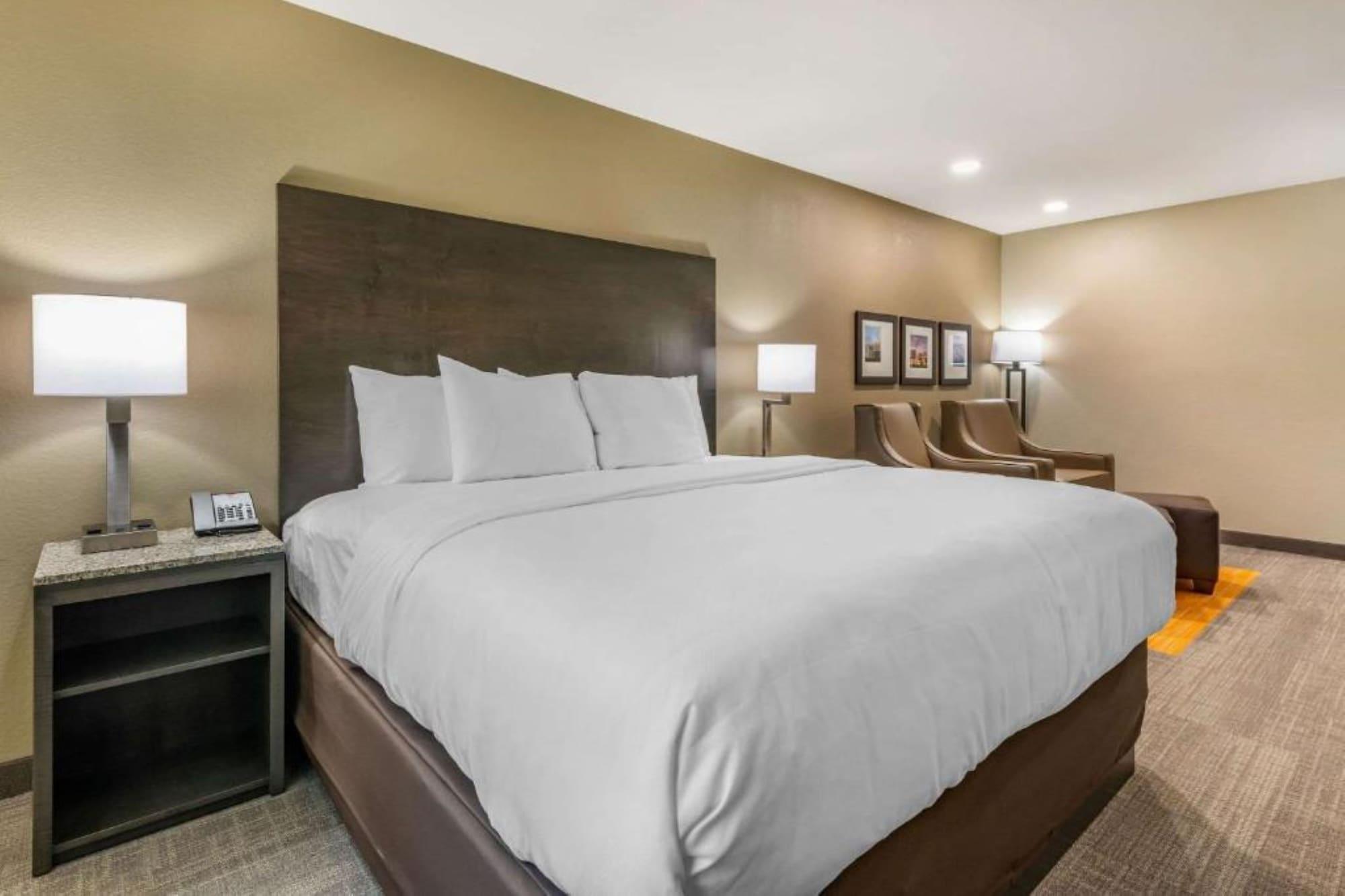 Ameniti Bay - Best Western Signature Collection Fruitville Экстерьер фото