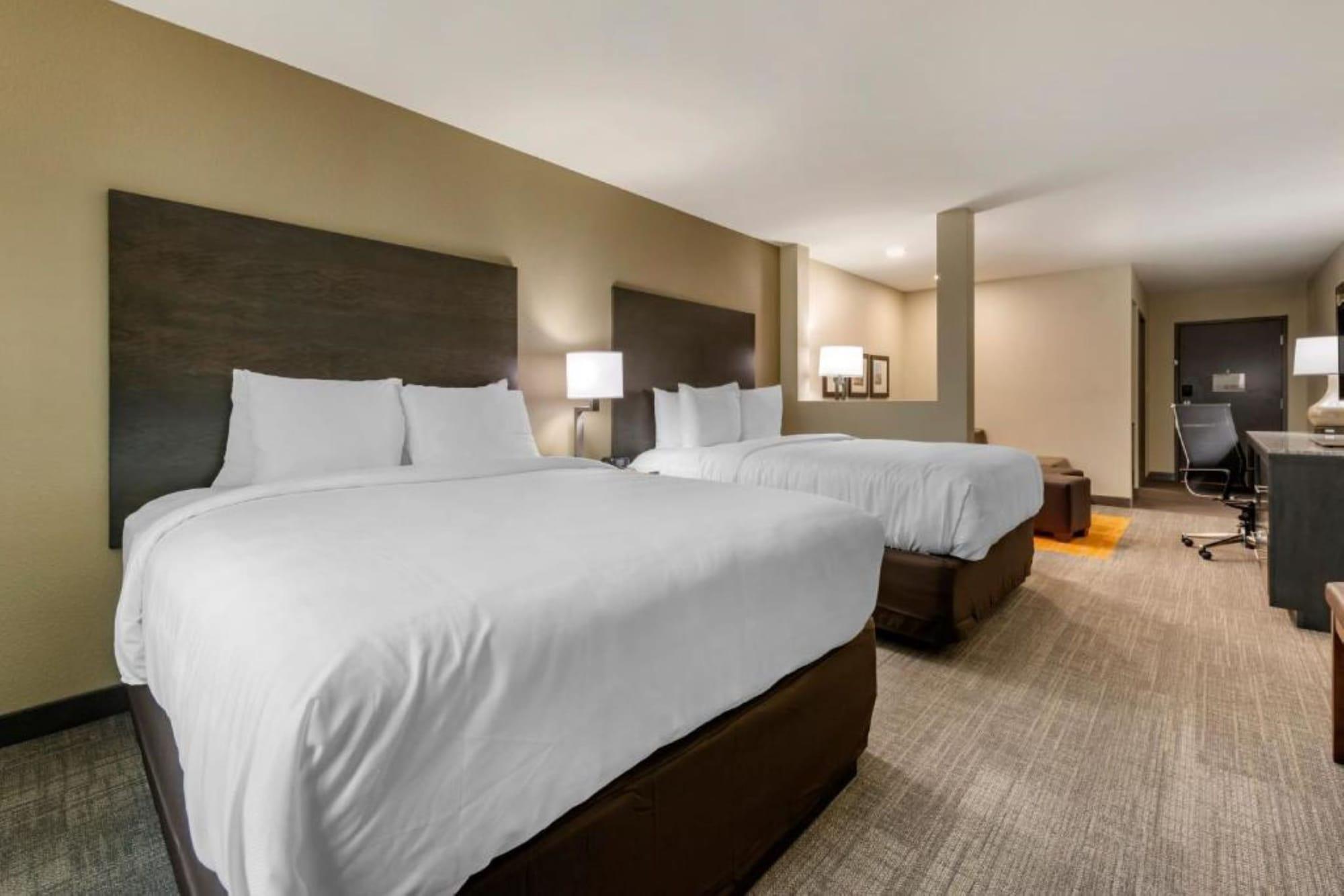 Ameniti Bay - Best Western Signature Collection Fruitville Экстерьер фото