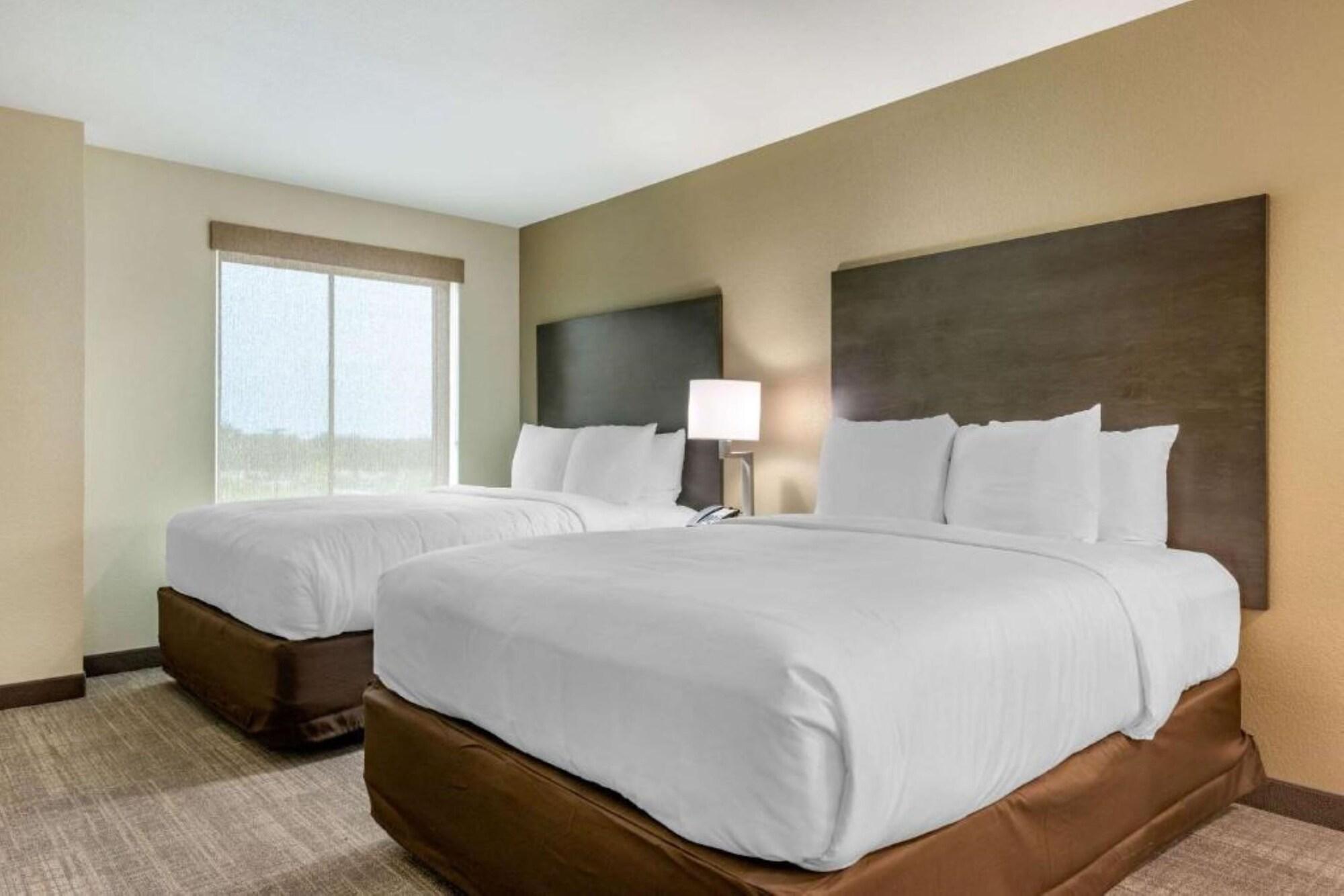 Ameniti Bay - Best Western Signature Collection Fruitville Экстерьер фото