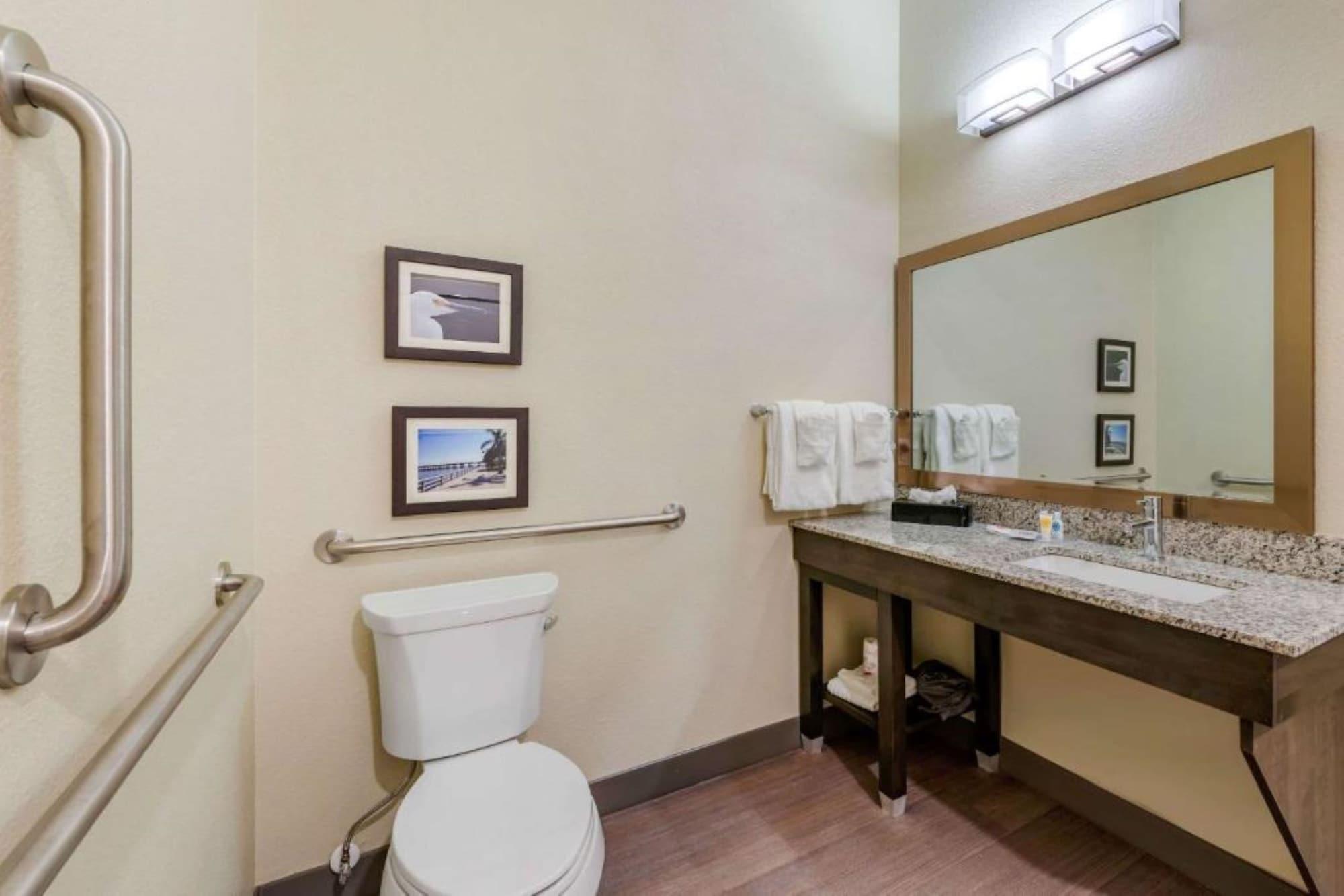 Ameniti Bay - Best Western Signature Collection Fruitville Экстерьер фото