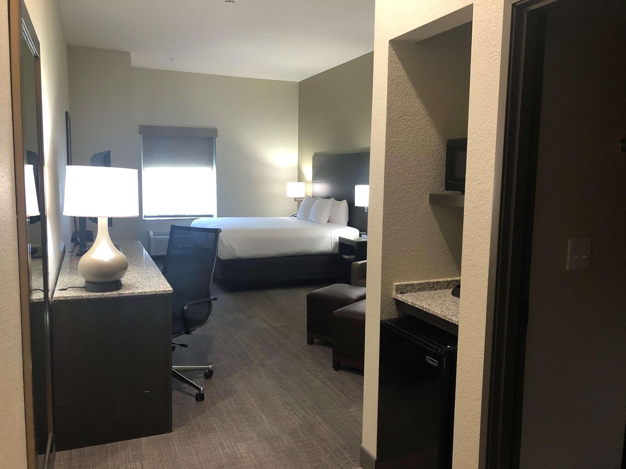 Ameniti Bay - Best Western Signature Collection Fruitville Экстерьер фото