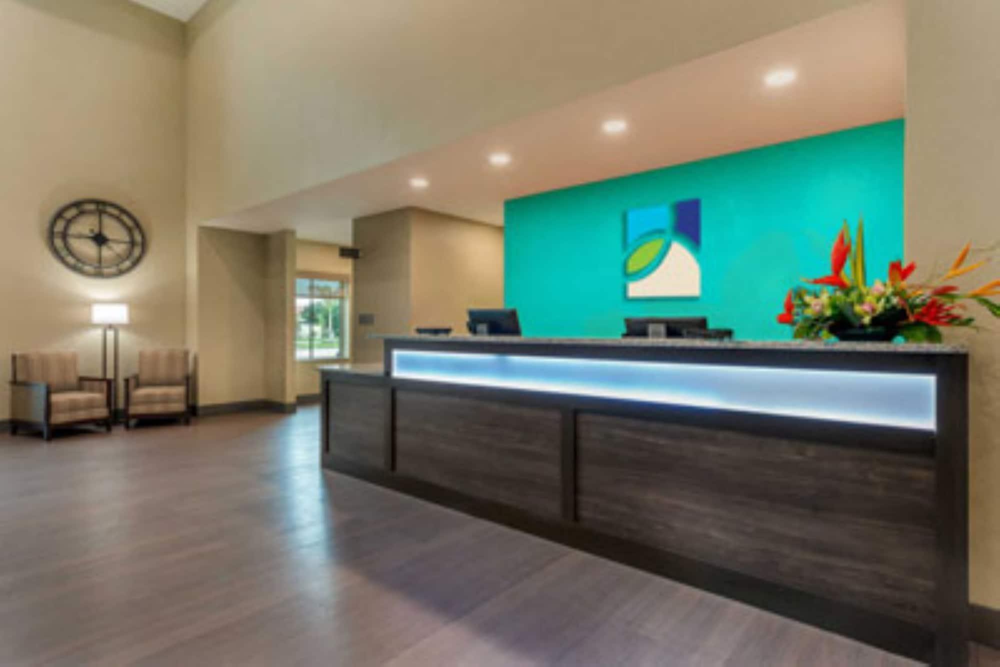 Ameniti Bay - Best Western Signature Collection Fruitville Экстерьер фото