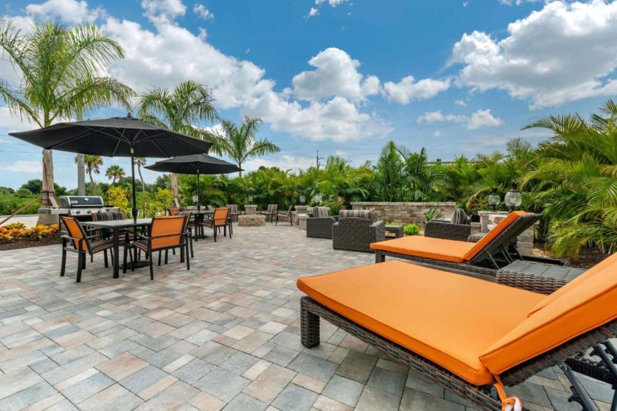 Ameniti Bay - Best Western Signature Collection Fruitville Экстерьер фото