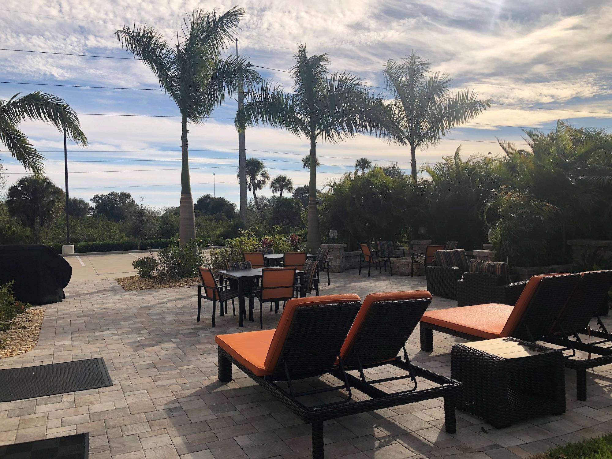 Ameniti Bay - Best Western Signature Collection Fruitville Экстерьер фото
