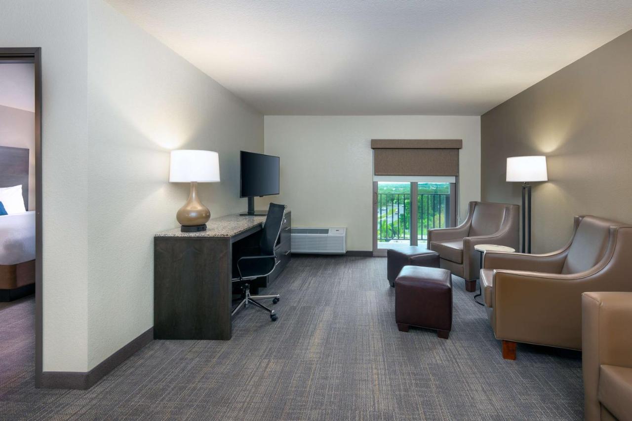 Ameniti Bay - Best Western Signature Collection Fruitville Экстерьер фото